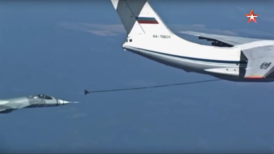 Το ρωσικό «φάντασμα» Su-57 ανεφοδιάζεται στον αέρα (βίντεο)